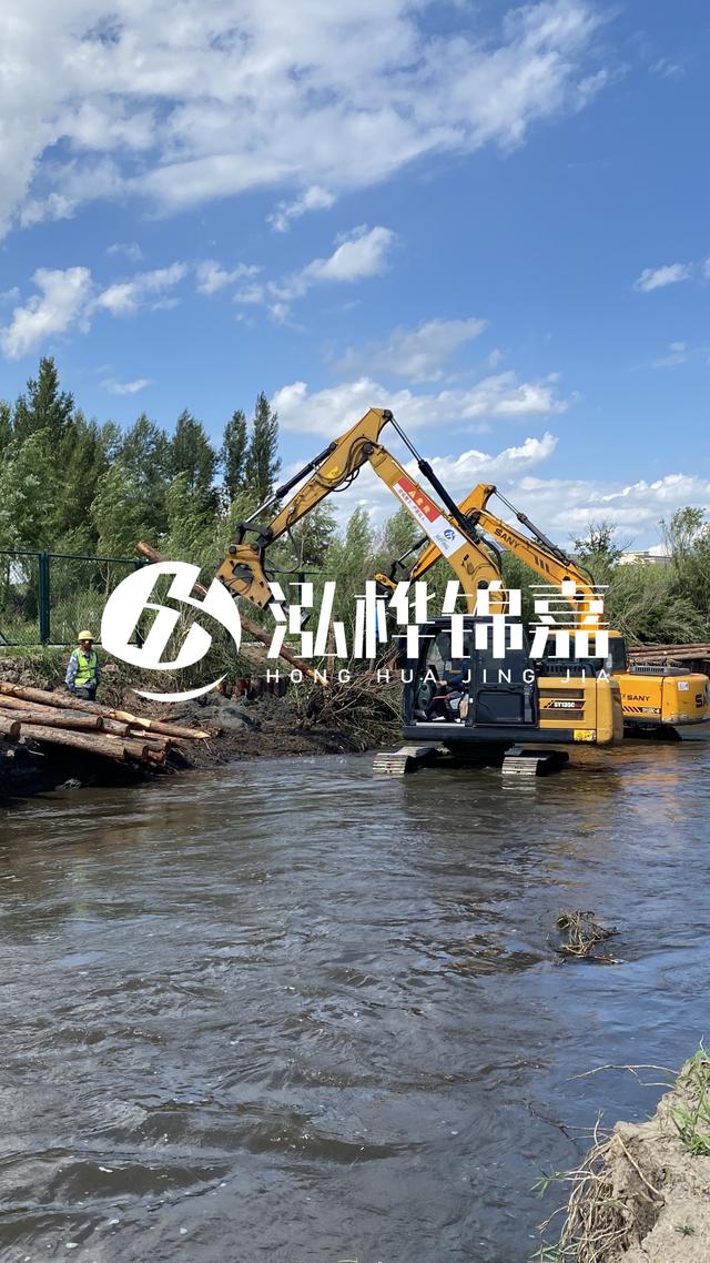 北京丰台河道清淤工程施工-水上挖掘机如何帮助河道疏浚?